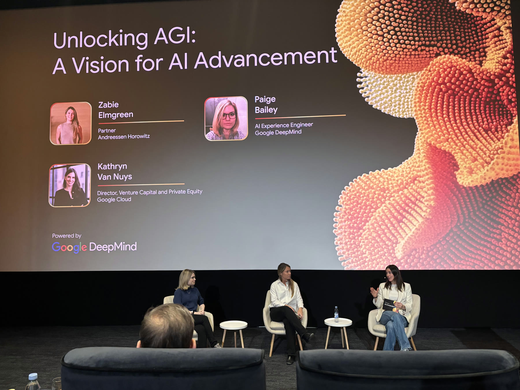 Unlocking AGI -paneeli Google DeepMindin tilaisuudessa.